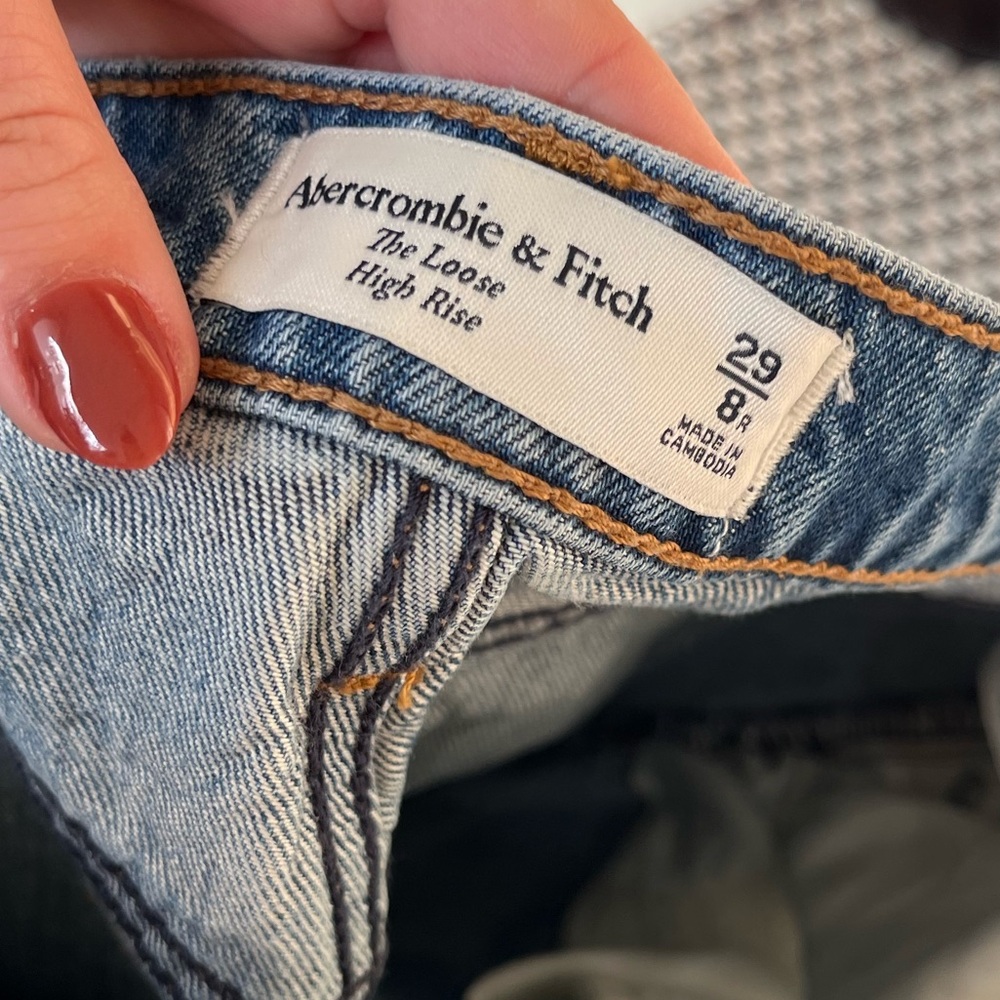 Abercrombie and Fitch the loose high rise medium wash denim jeans - Picture 2 of 3